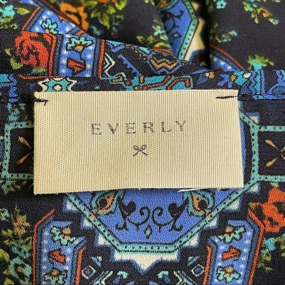 Everly Southwestern Blue Floral Quarter Length Top - Picture 7 of 9